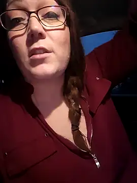 Snapshot of BBWQUEENBEEE chatting on 03.04.25 BBWQUEENBEEE online show from 03.04.25