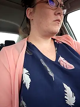 Snapshot of BBWQUEENBEEE chatting on 03.13.25 BBWQUEENBEEE online show from 03.13.25