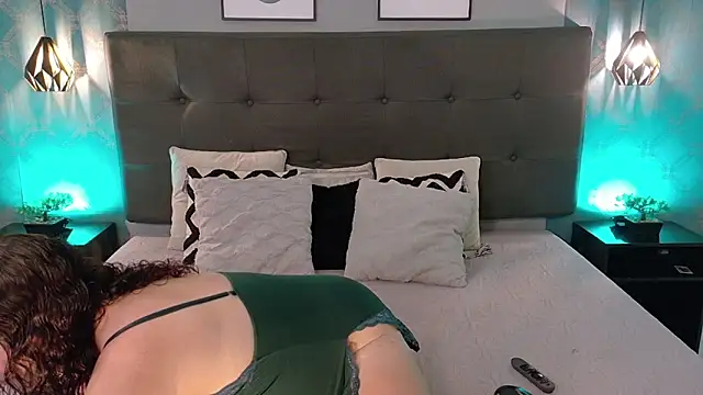 Snapshot of Madisonsmiith chatting on 10.15.25 Madisonsmiith online show from 10.15.25