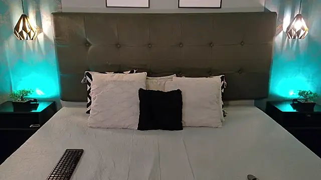 Snapshot of Madisonsmiith chatting on 11.06.25 Madisonsmiith online show from 11.06.25