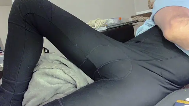 Snapshot of mike30nbg chatting on 10.05.25 mike30nbg online show from 10.05.25