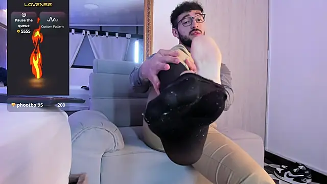 Snapshot of MarkWalker__ chatting on 02.08.25 MarkWalker online show from 02.08.25