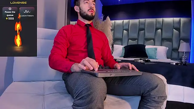 Snapshot of MarkWalker__ chatting on 02.10.25 MarkWalker online show from 02.10.25