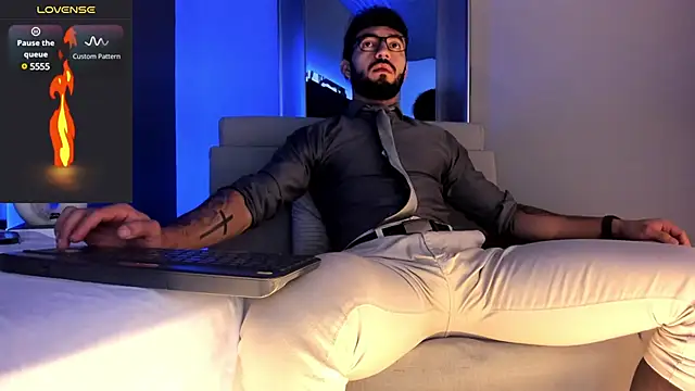 Snapshot of MarkWalker__ chatting on 03.08.25 MarkWalker online show from 03.08.25