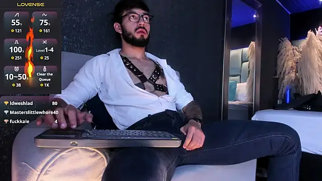 Snapshot of MarkWalker__ chatting on 03.11.25 MarkWalker online show from 03.11.25