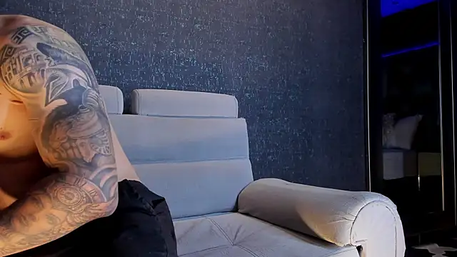 Snapshot of MarkWalker__ chatting on 10.02.25 MarkWalker online show from 10.02.25