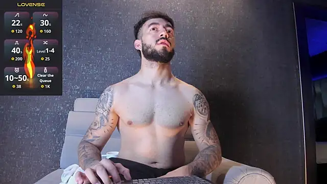 Snapshot of MarkWalker__ chatting on 10.28.25 MarkWalker online show from 10.28.25