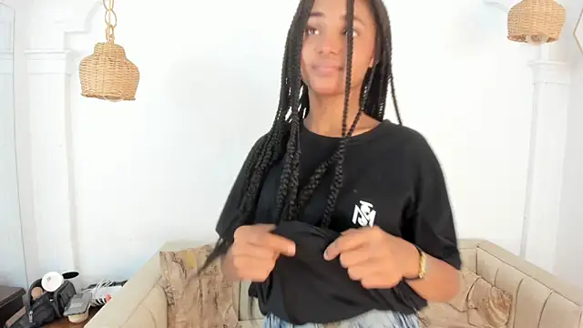 Snapshot of kristyl_paez chatting on 10.03.25 kristyl paez online show from 10.03.25