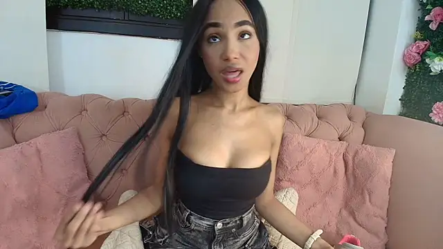 Snapshot of kristyl_paez chatting on 10.23.25 kristyl paez online show from 10.23.25