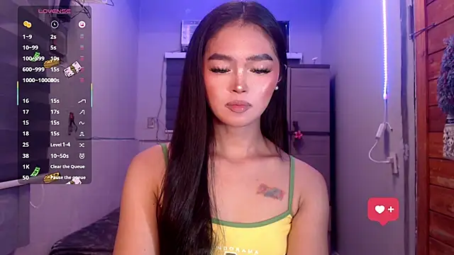 Snapshot of Itsme_claire chatting on 10.18.25 Itsme claire online show from 10.18.25