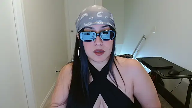 Snapshot of Sassy_Latina chatting on 10.04.25 Sassy Latina online show from 10.04.25