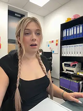 Snapshot of CherryAuroraa chatting on 12.05.24 CherryAuroraa online show from 12.05.24