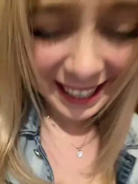 Snapshot of CherryAuroraa chatting on 01.10.25 CherryAuroraa online show from 01.10.25