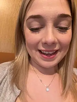 Snapshot of CherryAuroraa chatting on 01.17.25 CherryAuroraa online show from 01.17.25