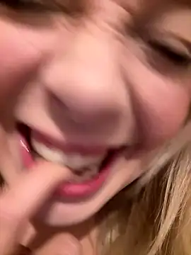 Snapshot of CherryAuroraa chatting on 10.05.25 CherryAuroraa online show from 10.05.25