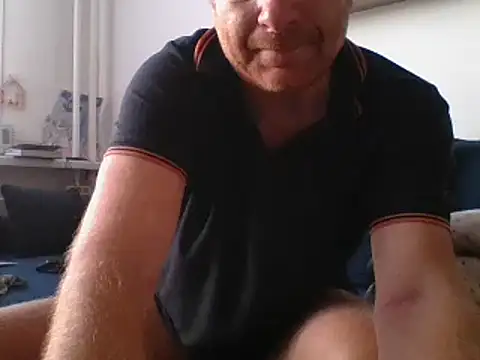 Snapshot of 82liska chatting on 10.13.25 82liska online show from 10.13.25