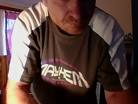 Snapshot of 82liska chatting on 10.17.25 82liska online show from 10.17.25