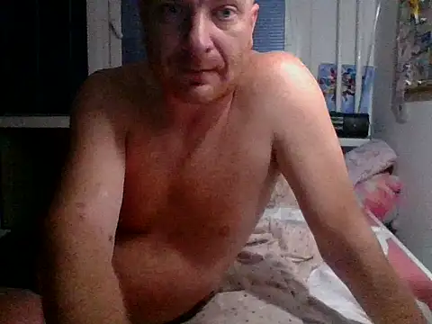 Snapshot of 82liska chatting on 10.26.25 82liska online show from 10.26.25