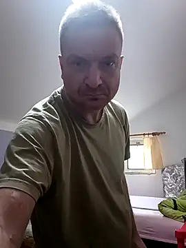 Snapshot of 82liska chatting on 10.31.25 82liska online show from 10.31.25