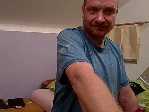 Snapshot of 82liska chatting on 11.15.25 82liska online show from 11.15.25