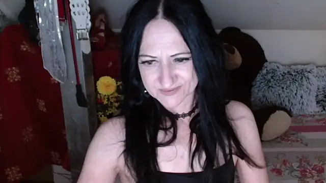 Snapshot of DebraMilf chatting on 06.04.26 DebraMilf online show from 06.04.26