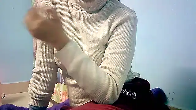 Snapshot of lovelydesi21 chatting on 01.11.25 lovelydesi21 online show from 01.11.25