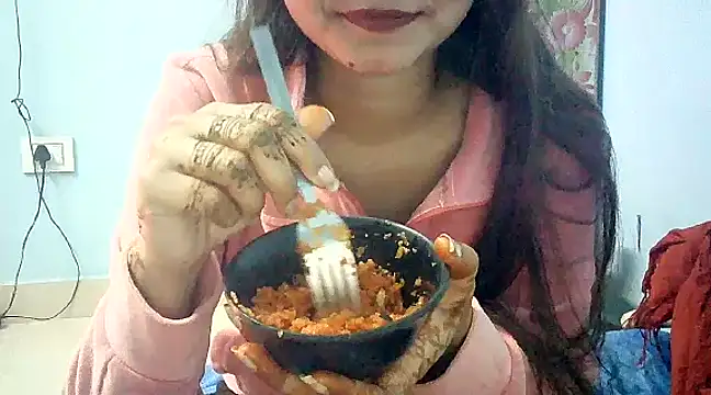 Snapshot of lovelydesi21 chatting on 01.14.25 lovelydesi21 online show from 01.14.25