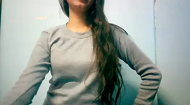 Snapshot of lovelydesi21 chatting on 01.15.25 lovelydesi21 online show from 01.15.25