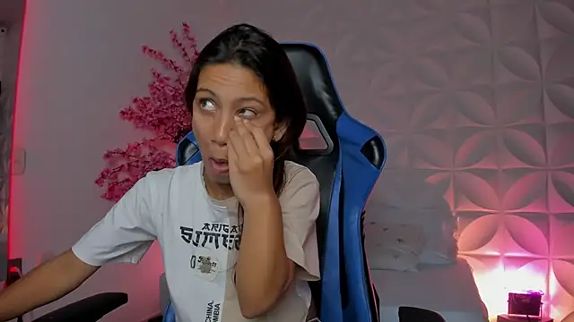 cora 22 online show from 11.08.25