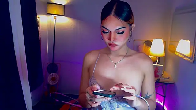 Snapshot of StellaSaucyCum chatting on 10.04.25 StellaSaucyCum online show from 10.04.25