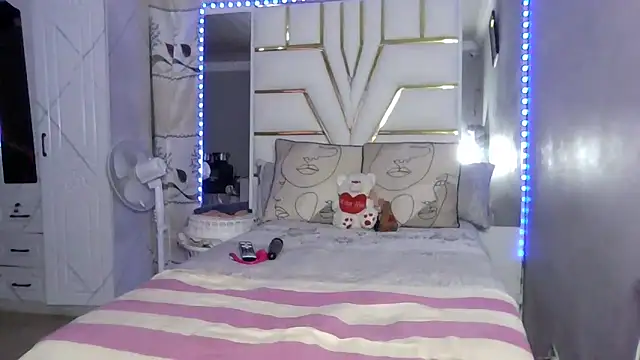 Snapshot of SexyyNana chatting on 09.25.25 SexyyNana online show from 09.25.25