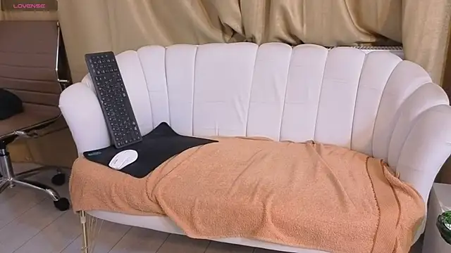 Snapshot of TheTopAlex chatting on 10.22.25 TheTopAlex online show from 10.22.25