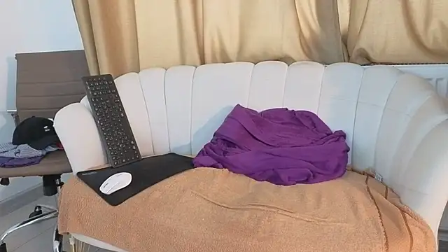 Snapshot of TheTopAlex chatting on 11.05.25 TheTopAlex online show from 11.05.25