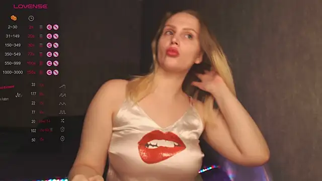 Snapshot of nutcrew chatting on 10.02.25 nutcrew online show from 10.02.25