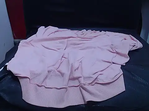 Snapshot of Laura_hottt chatting on 10.26.25 Laura hottt online show from 10.26.25