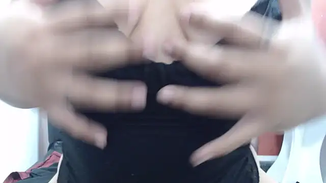 Laura hottt online show from 11.15.25