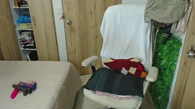 Neerea online show from 10.17.25