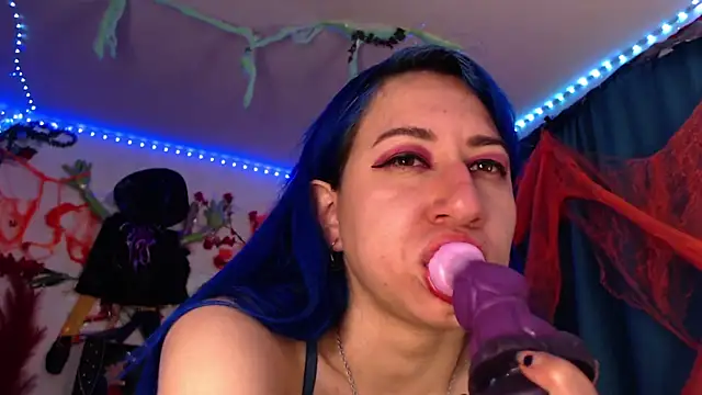 Snapshot of pussytight_pervert chatting on 10.21.25 pussytight pervert online show from 10.21.25