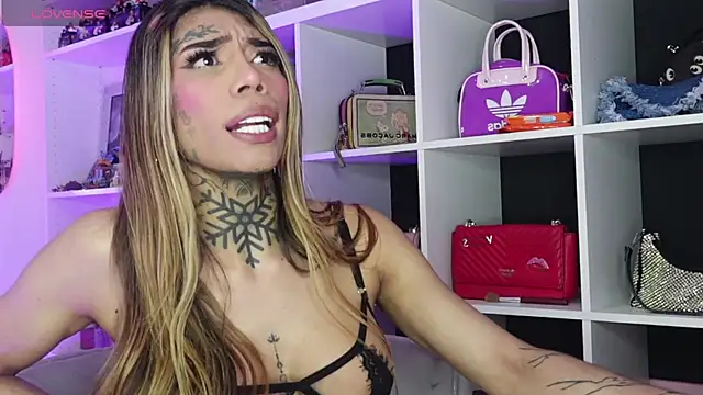 caroline cossei online show from 03.18.25