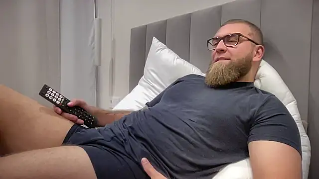 Bear bear  online show from 10.05.25