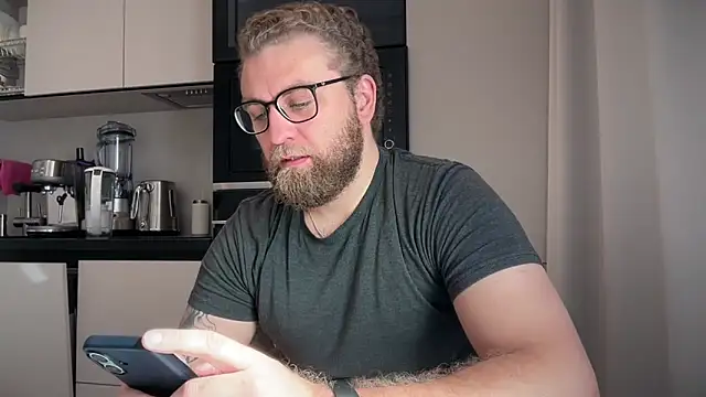 Bear bear  online show from 04.20.26