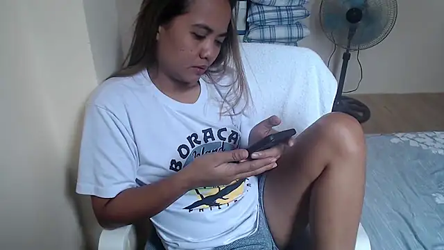 Snapshot of xTheLastVIRGINx chatting on 09.11.25 xTheLastVIRGINx online show from 09.11.25