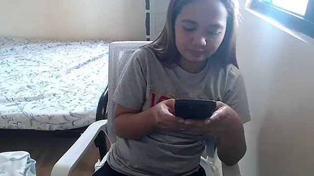 Snapshot of xTheLastVIRGINx chatting on 10.03.25 xTheLastVIRGINx online show from 10.03.25