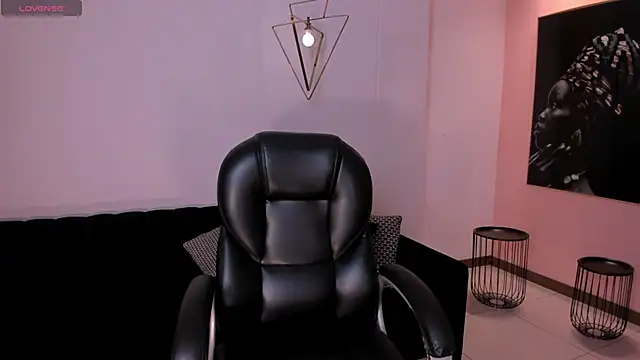 Snapshot of JuanitaClay chatting on 10.25.25 JuanitaClay online show from 10.25.25