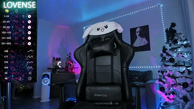 Snapshot of RachelQueen_ chatting on 12.14.24 RachelQueen online show from 12.14.24