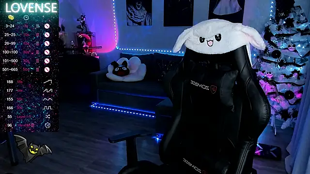 Snapshot of RachelQueen_ chatting on 01.01.25 RachelQueen online show from 01.01.25