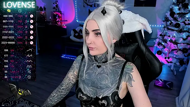 Snapshot of RachelQueen_ chatting on 01.07.25 RachelQueen online show from 01.07.25