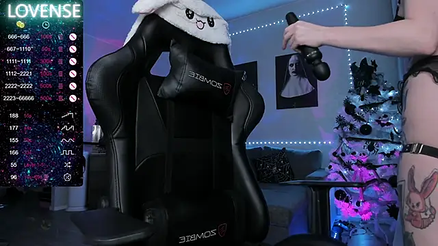 Snapshot of RachelQueen_ chatting on 02.02.25 RachelQueen online show from 02.02.25