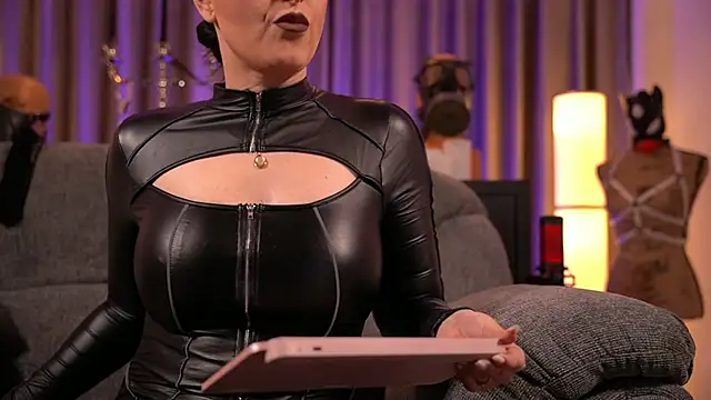 kelly kent online show from 12.04.24