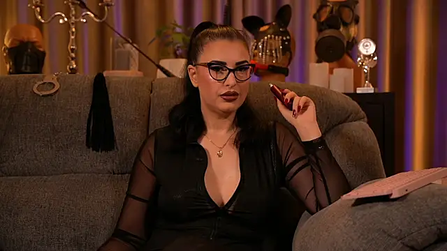 Snapshot of kelly_kent chatting on 10.09.25 kelly kent online show from 10.09.25